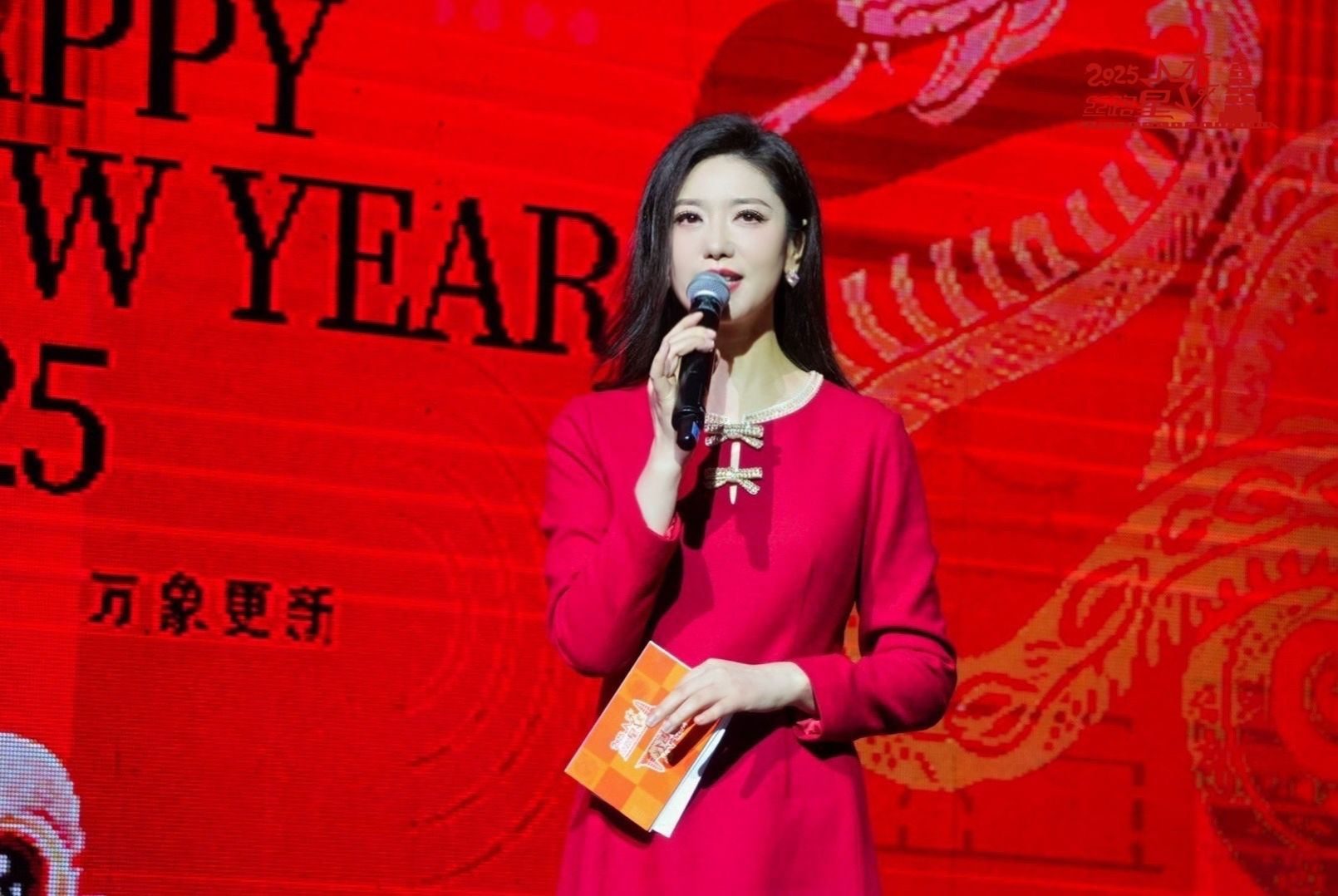 澎湃新闻以《“不得不转”