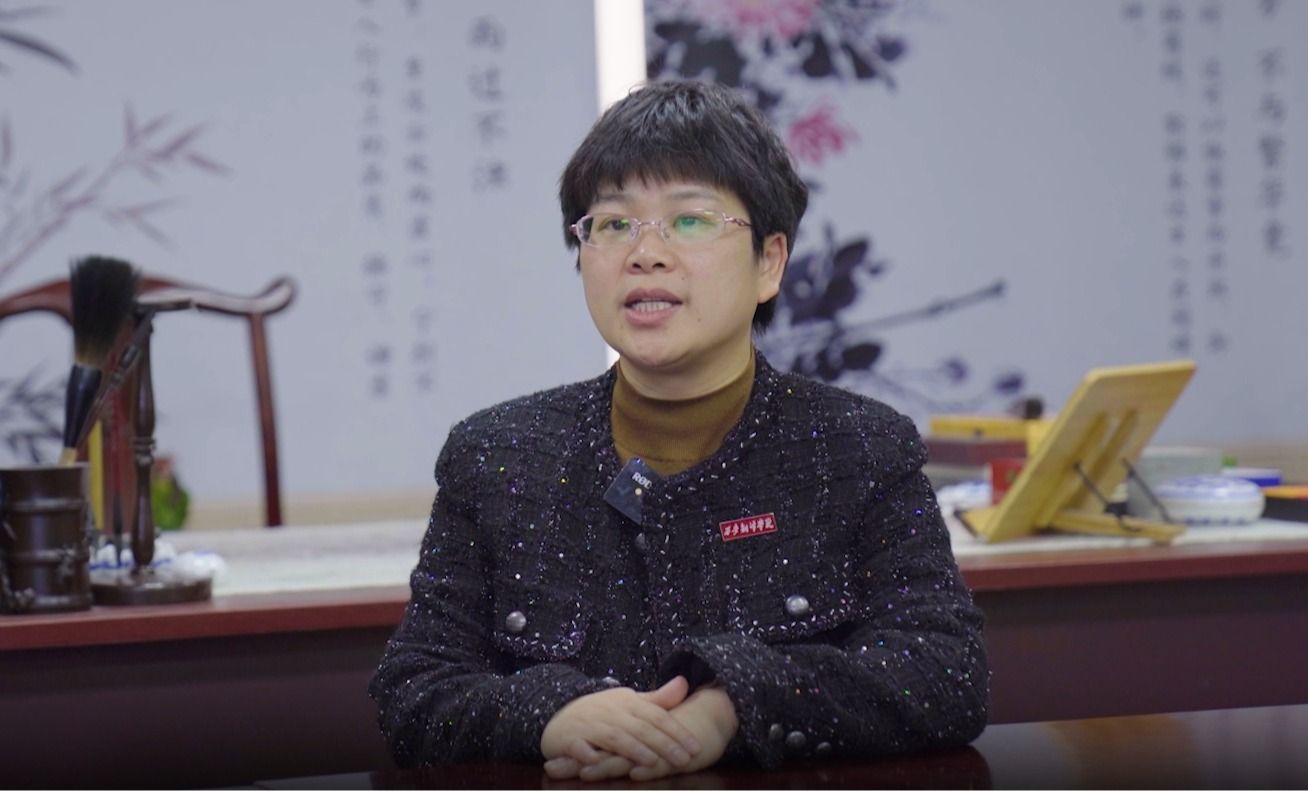 主持《高级英语》...