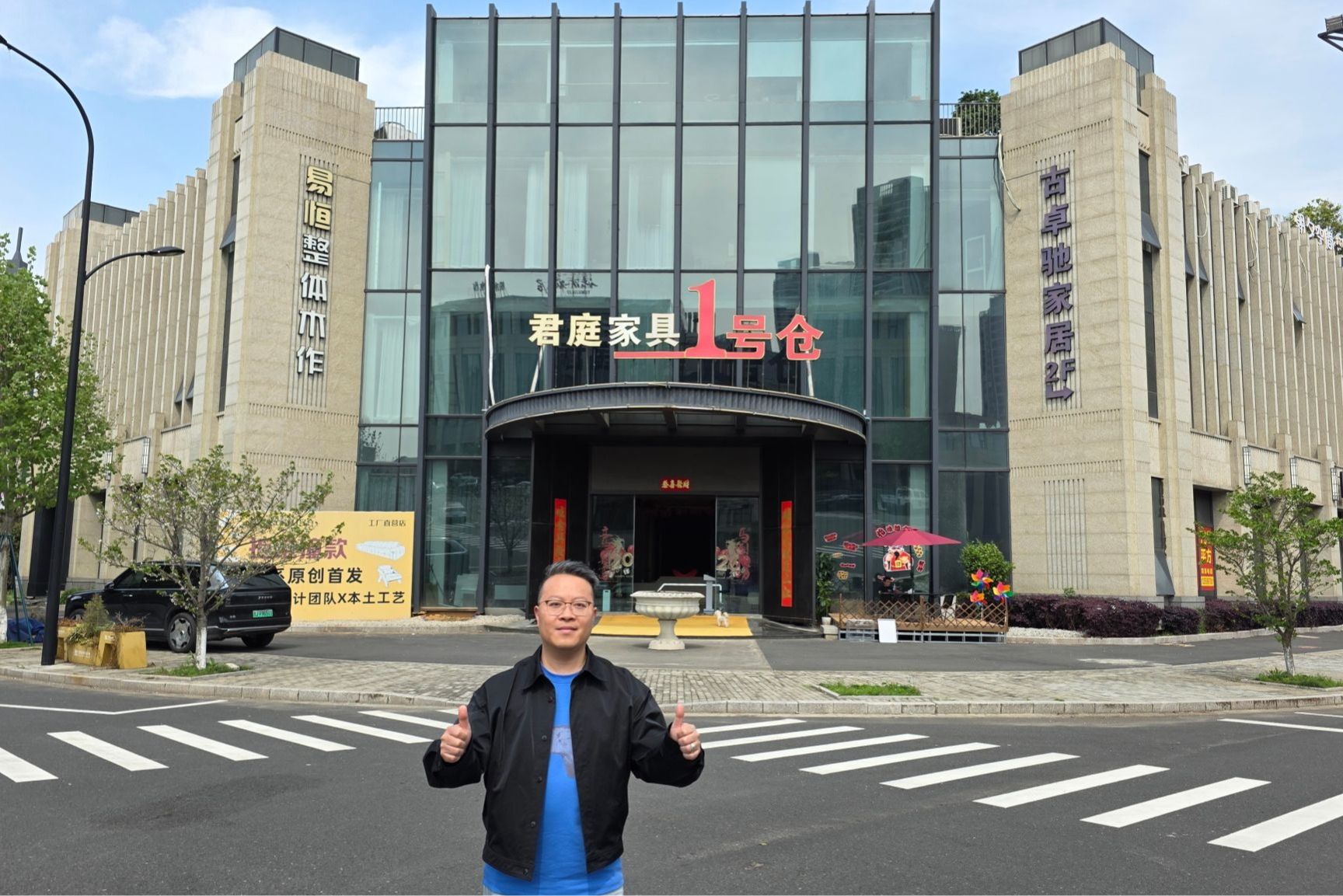 他带着西译赋予的赤诚与韧劲